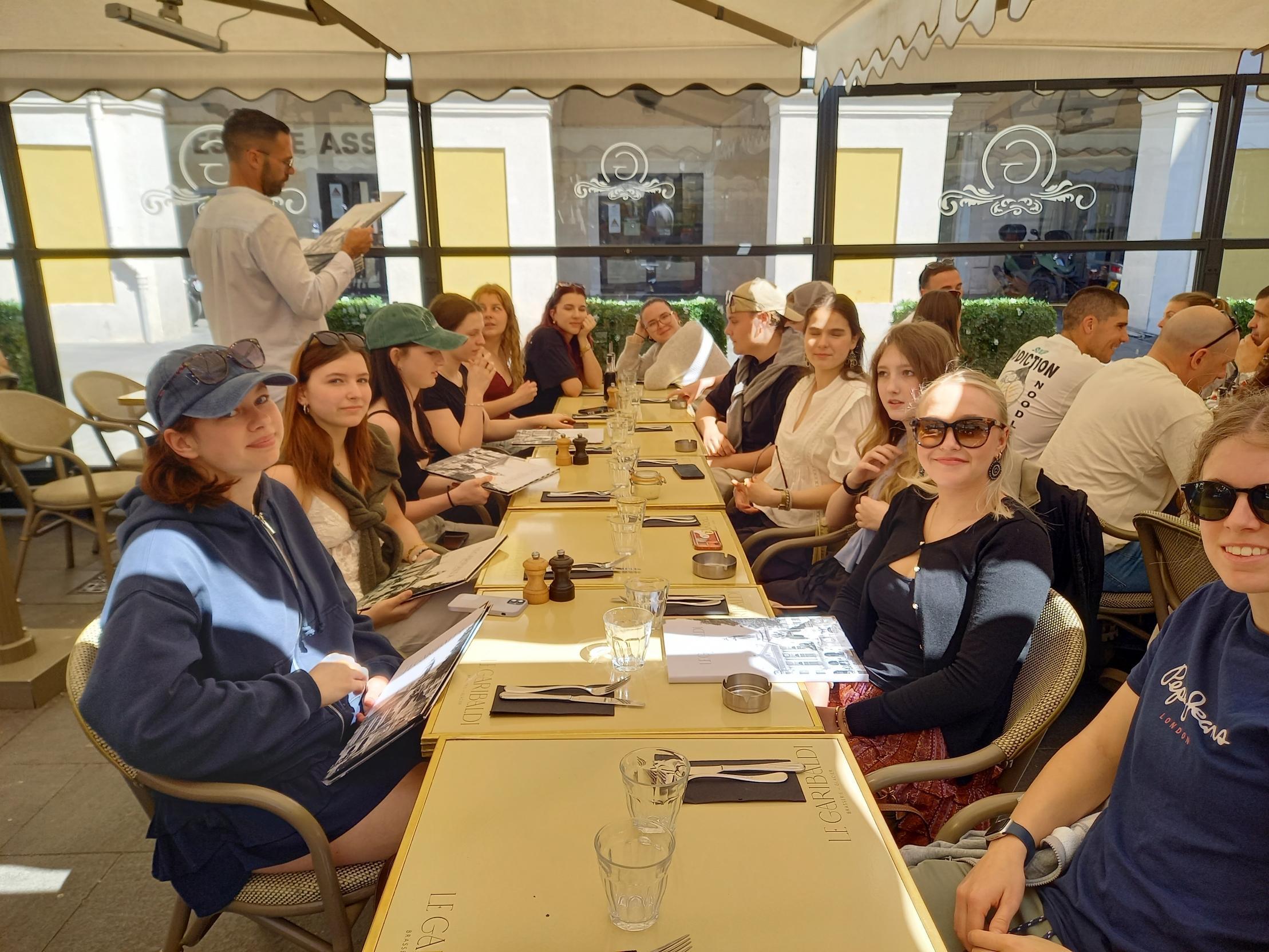 Beim gemeinsamen Mittagessen im Grimaldi ohne Essen